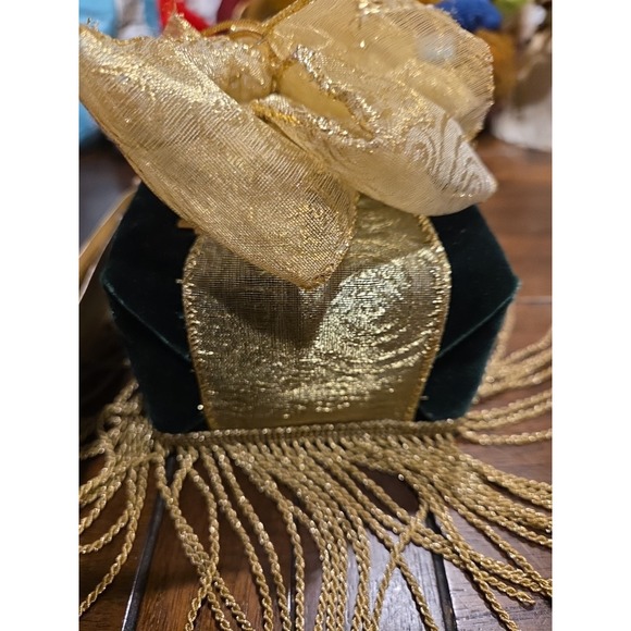 peniel Other - Peniel Pillows Green And Gold With Key